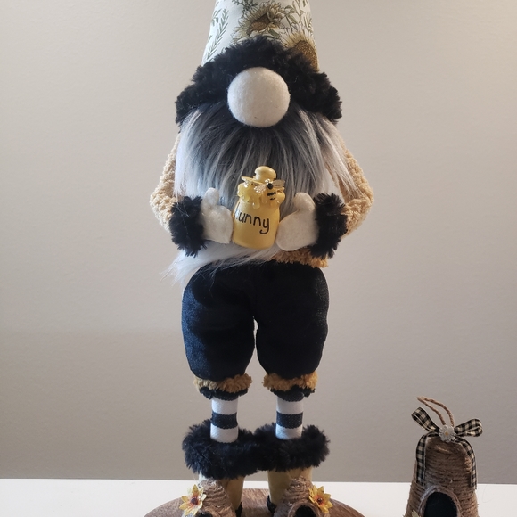 Bee Decor/ sunflower & bee gnome - Picture 4 of 13